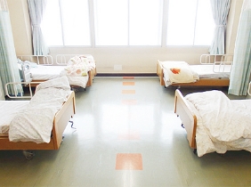 療養室(4人部屋)